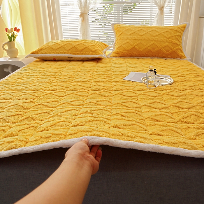 91家纺网 家纺一手货源 找家纺 牛魔王家居 2023新款塔芙绒床垫软床垫可机洗薄垫 亮黄