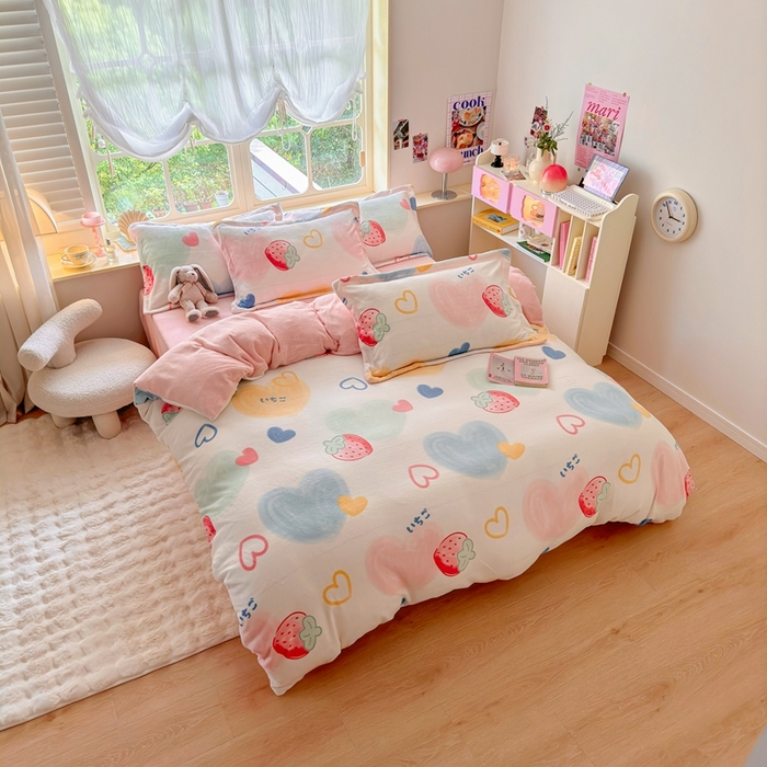 91家纺网 家纺一手货源 找家纺 呗旺鹿 2023新款高克重加厚印花牛奶绒四件套直播 莓莓相印