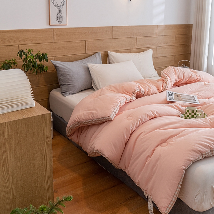 91家纺网 家纺一手货源 找家纺 子由2023子由家居无印风棋盘格立体边大豆纤维冬被 棋盘格-浅粉