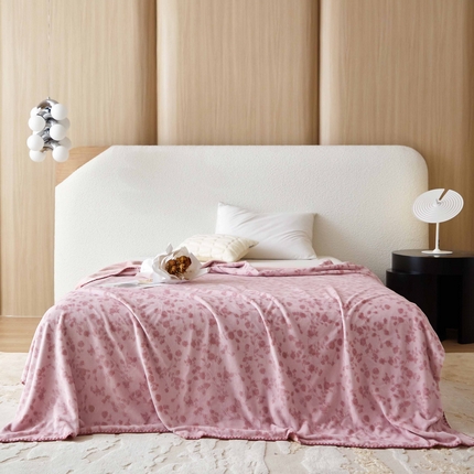 91家纺网 家纺一手货源 找家纺 铭动 2023新款雕花绒保暖毯-悠若毛毯 粉