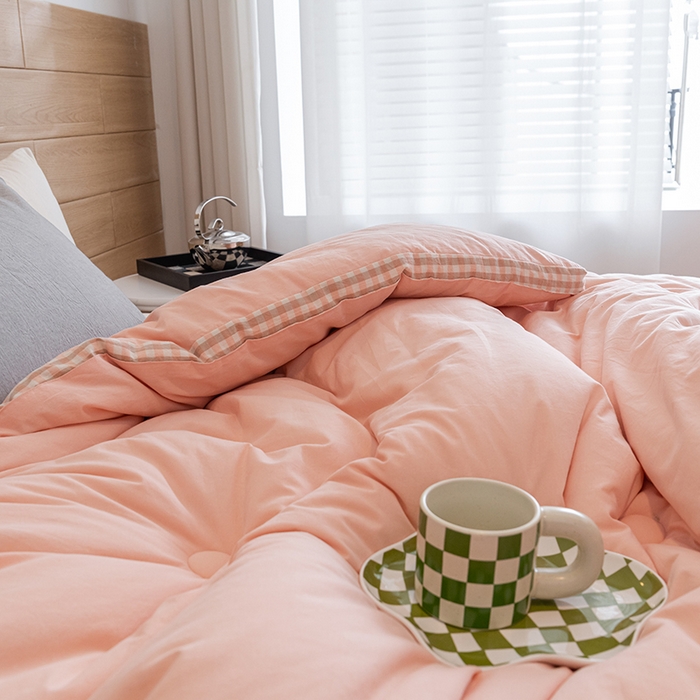 91家纺网 家纺一手货源 找家纺 子由2023子由家居无印风棋盘格立体边大豆纤维冬被 棋盘格-浅粉