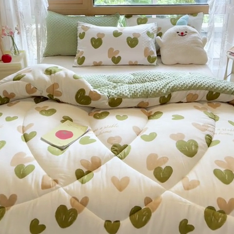 91家纺网 家纺一手货源 找家纺 雅蔓依 2025新款水洗棉麻3D豆豆绒冬被 心心相印