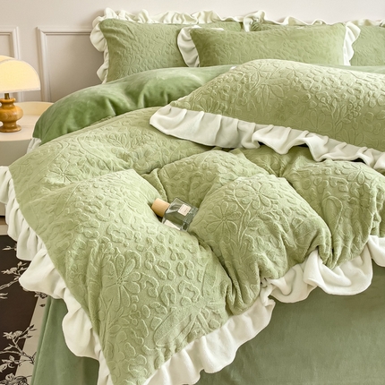 91家纺网 家纺一手货源 找家纺 铠畅家纺 2023新款花边雕花牛奶绒四件套-飘逸系列 飘逸-果绿