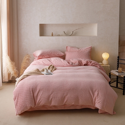 珺柔家纺 2023新款高克重雕花牛奶绒四件套 梦幻花园-粉