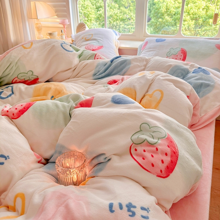 91家纺网 家纺一手货源 找家纺 呗旺鹿 2023新款高克重加厚印花牛奶绒四件套直播 莓莓相印