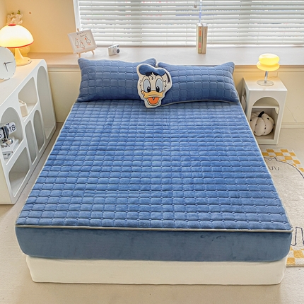 91家纺网 家纺一手货源 找家纺 卡伦家纺  2025新款A类牛奶绒大豆纤维抗菌夹棉床笠 宝石蓝