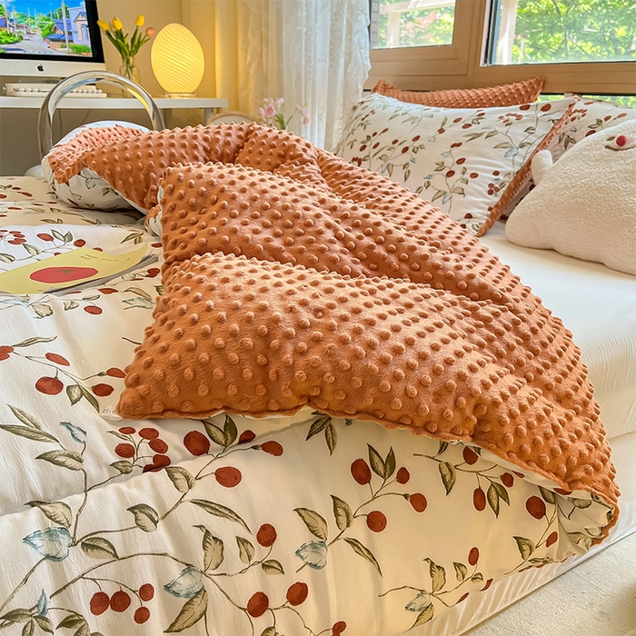 91家纺网 家纺一手货源 找家纺 雅蔓依 2025新款水洗棉麻3D豆豆绒冬被 红豆缘