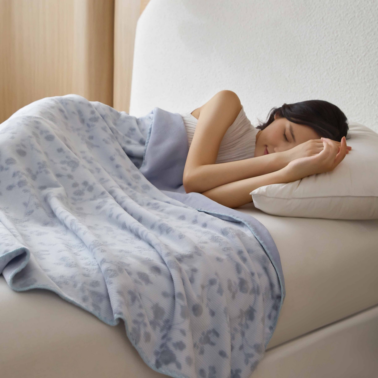 91家纺网 家纺一手货源 找家纺 铭动 2023新款雕花绒保暖毯-悠若毛毯 蓝