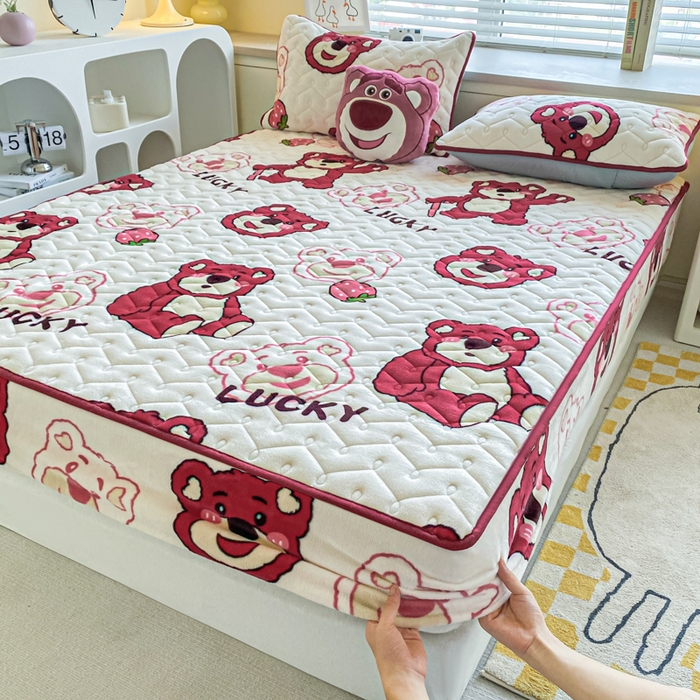 91家纺网 家纺一手货源 找家纺 卡伦家纺  2025新款A类牛奶绒大豆纤维抗菌夹棉床笠25色（总）