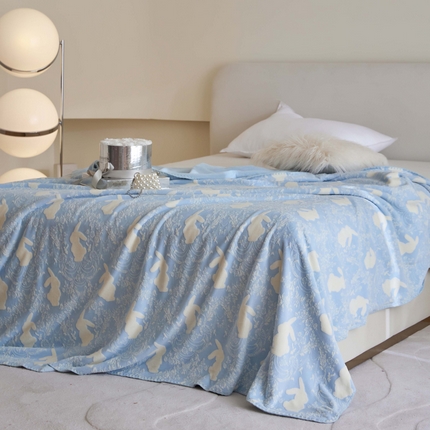 91家纺网 家纺一手货源 找家纺 铭动 2023新款雕花绒保暖毯-魅影 蓝色