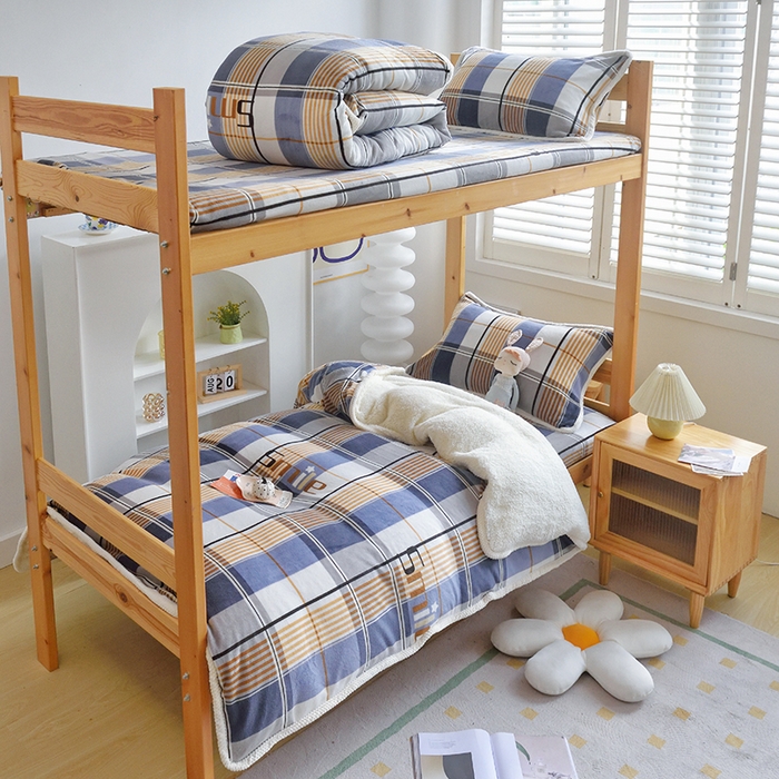 91家纺网 家纺一手货源 找家纺 多乐家纺 2023年新款牛奶绒学生三件套 大蓝格