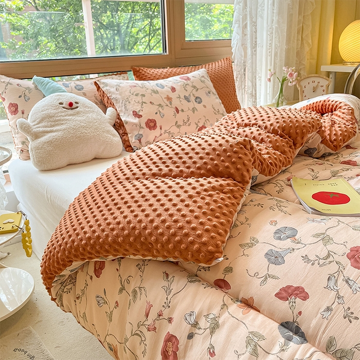 91家纺网 家纺一手货源 找家纺 雅蔓依 2025新款水洗棉麻3D豆豆绒冬被 牵牛花