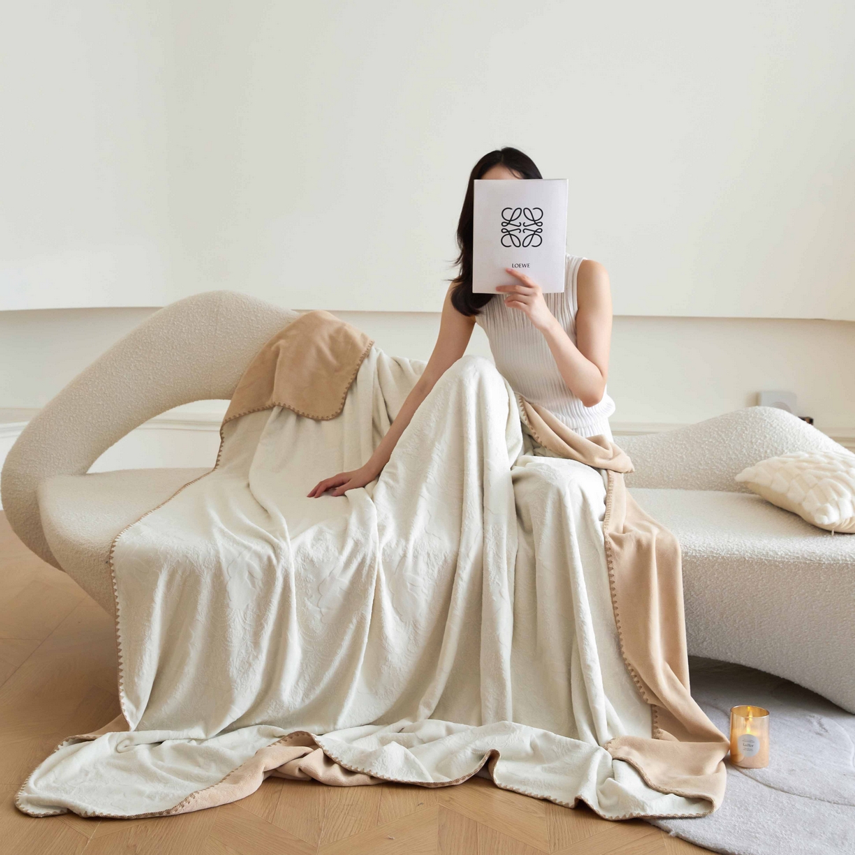 91家纺网 家纺一手货源 找家纺 铭动 2023新款雕花绒保暖毯-魅影 米色