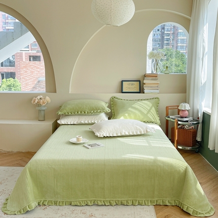 91家纺网 家纺一手货源 找家纺 琳可家居 2023新款纯色花边款高克重消光牛奶绒床盖三件套 牛油果绿_牛奶绒