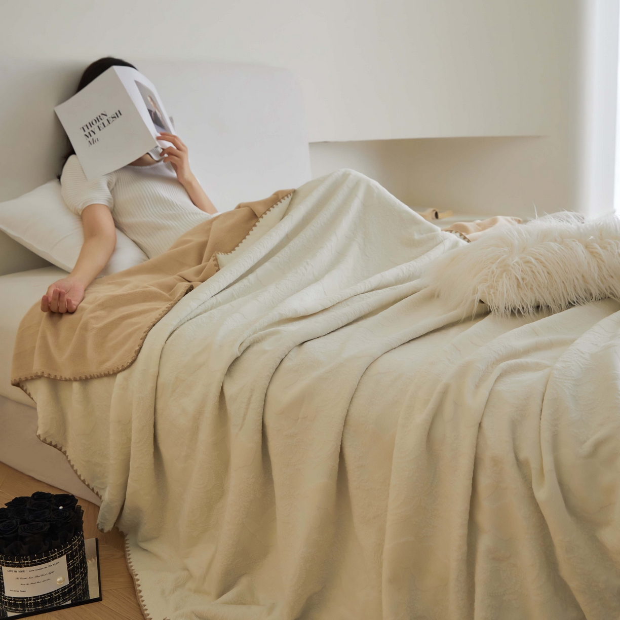 91家纺网 家纺一手货源 找家纺 铭动 2023新款雕花绒保暖毯-魅影 米色