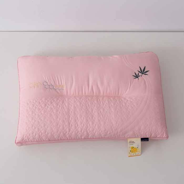 91家纺网 家纺一手货源 找家纺 拾光枕芯 2023新款CBD水光柠檬护颈枕枕头枕芯 粉色46✖71cm/只