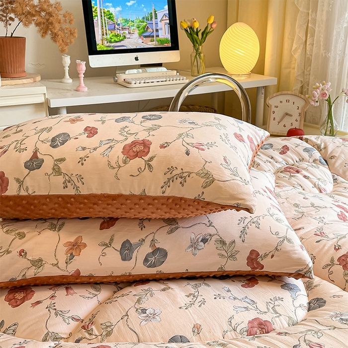 91家纺网 家纺一手货源 找家纺 雅蔓依 2025新款水洗棉麻3D豆豆绒冬被 牵牛花