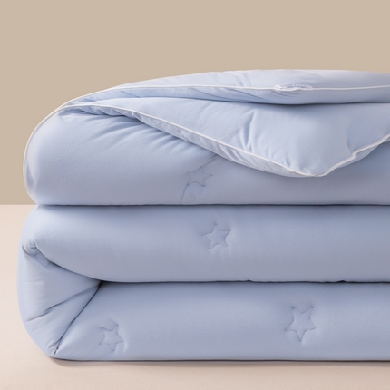 91家纺网 家纺一手货源 找家纺 心卓婴童馆 2023新款亲肤云朵棉柔被 天空蓝