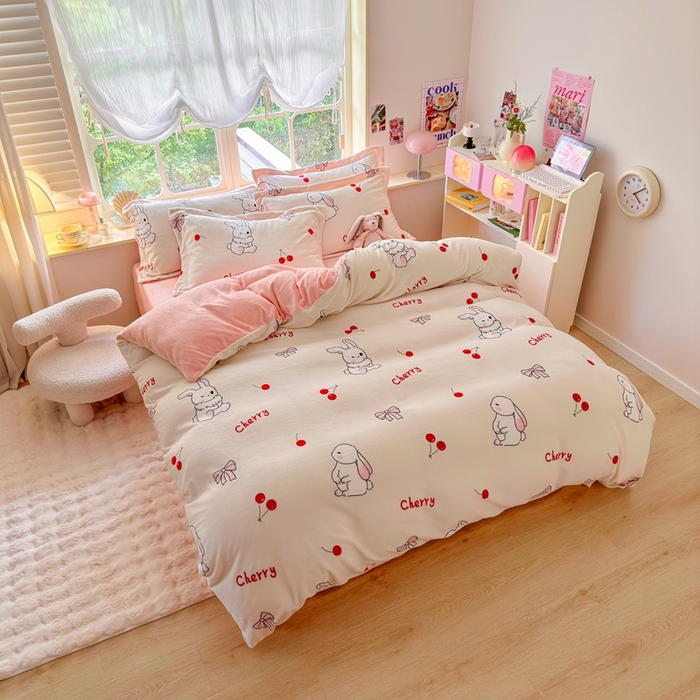 91家纺网 家纺一手货源 找家纺 呗旺鹿 2023新款高克重加厚印花牛奶绒四件套直播 樱桃兔