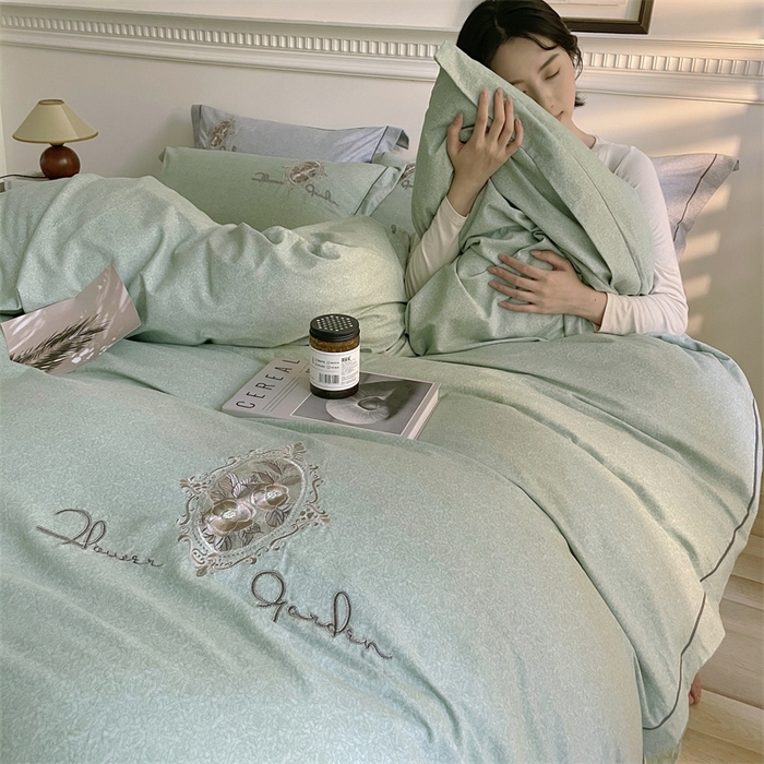 91家纺网 家纺一手货源 找家纺 艾莱家纺 2023新款A类新疆长绒棉加厚柔顺磨毛四件套 维特利-绿色