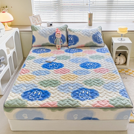 91家纺网 家纺一手货源 找家纺 （总）卡伦家纺  2025新款A类牛奶绒大豆纤维抗菌夹棉床笠