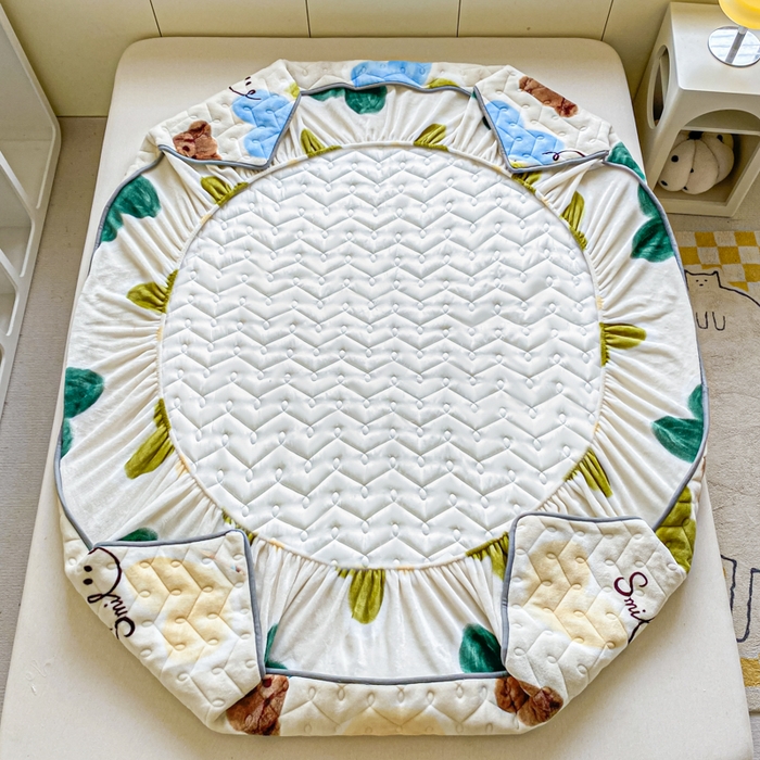 91家纺网 家纺一手货源 找家纺 卡伦家纺  2025新款A类牛奶绒大豆纤维抗菌夹棉床笠 爱心熊