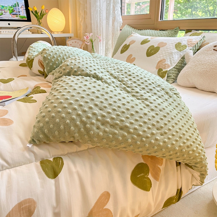 91家纺网 家纺一手货源 找家纺 雅蔓依 2025新款水洗棉麻3D豆豆绒冬被 心心相印