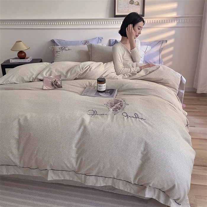 91家纺网 家纺一手货源 找家纺 艾莱家纺 2023新款A类新疆长绒棉加厚柔顺磨毛四件套 维特利-浅咖