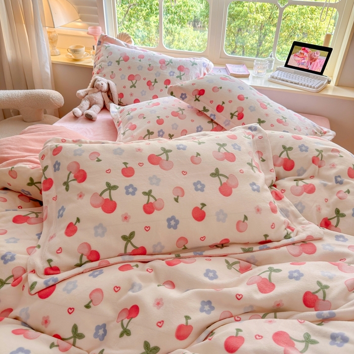 91家纺网 家纺一手货源 找家纺 呗旺鹿 2023新款高克重加厚印花牛奶绒四件套直播 元气桃桃