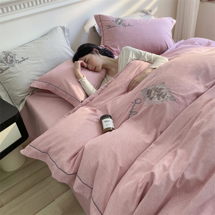 91家纺网 家纺一手货源 找家纺 艾莱家纺 2023新款A类新疆长绒棉加厚柔顺磨毛四件套 维特利-粉色