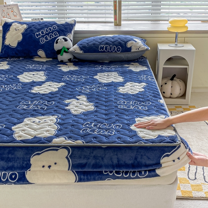 91家纺网 家纺一手货源 找家纺 卡伦家纺  2025新款A类牛奶绒大豆纤维抗菌夹棉床笠 开心乐园