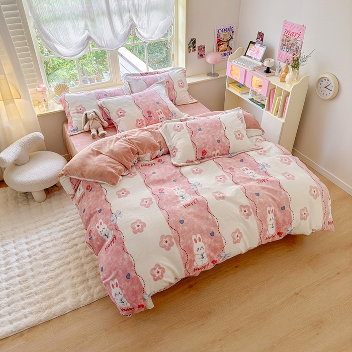 91家纺网 家纺一手货源 找家纺 呗旺鹿 2023新款高克重加厚印花牛奶绒四件套直播 兔宝宝