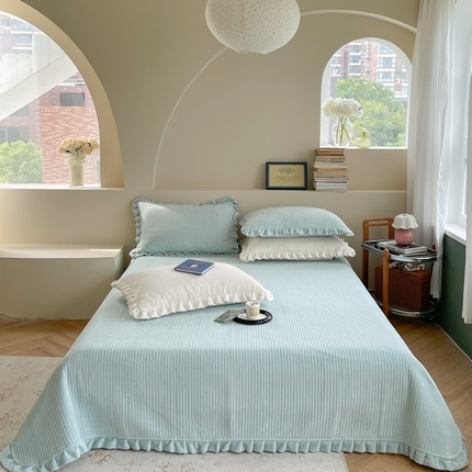 91家纺网 家纺一手货源 找家纺 琳可家居 2023新款纯色花边款高克重消光牛奶绒床盖三件套 海盐蓝_牛奶绒