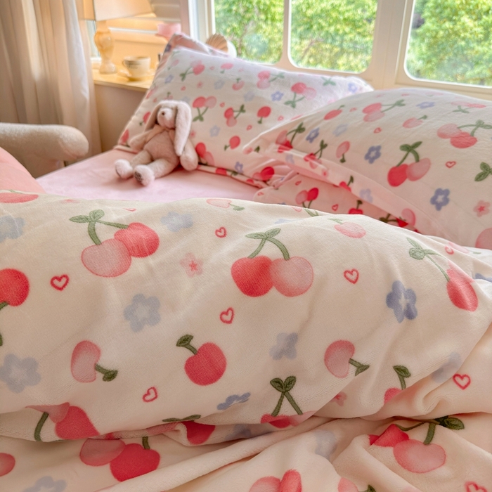 91家纺网 家纺一手货源 找家纺 呗旺鹿 2023新款高克重加厚印花牛奶绒四件套直播 元气桃桃