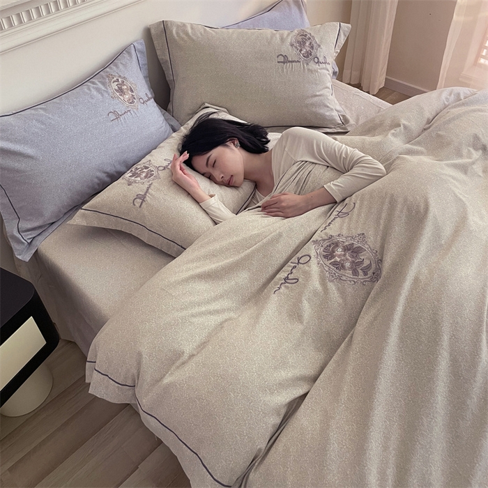 91家纺网 家纺一手货源 找家纺 艾莱家纺 2023新款A类新疆长绒棉加厚柔顺磨毛四件套 维特利-浅咖