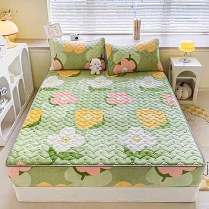 91家纺网 家纺一手货源 找家纺 （总）卡伦家纺  2025新款A类牛奶绒大豆纤维抗菌夹棉床笠