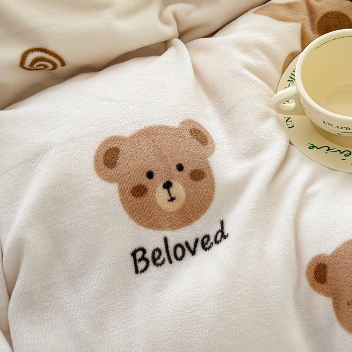 91家纺网 家纺一手货源 找家纺 呗旺鹿 2023新款高克重加厚印花牛奶绒四件套直播 淘气熊