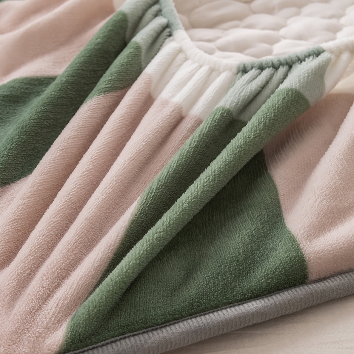 91家纺网 家纺一手货源 找家纺 卡伦家纺  2025新款A类牛奶绒大豆纤维抗菌夹棉床笠 绿大格