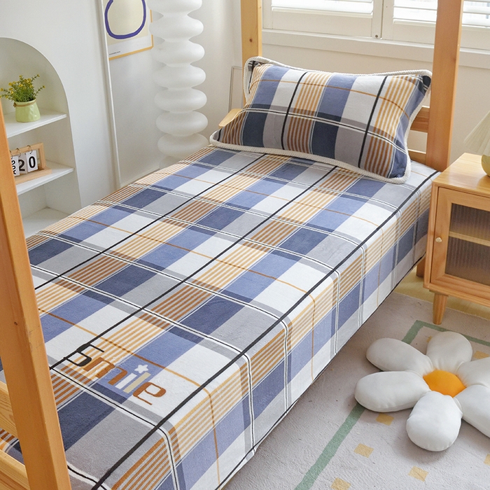 91家纺网 家纺一手货源 找家纺 多乐家纺 2023年新款牛奶绒学生三件套 大蓝格