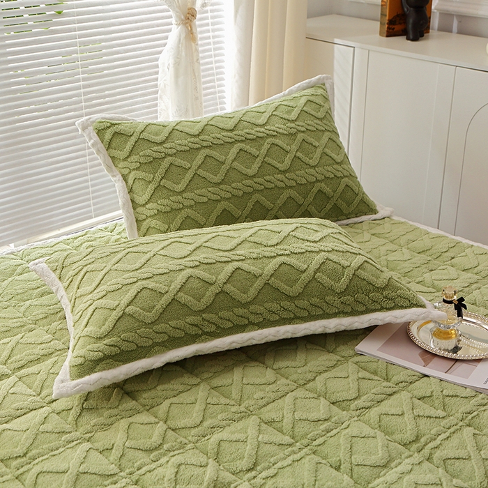 91家纺网 家纺一手货源 找家纺 牛魔王家居 2023新款塔芙绒床垫软床垫可机洗薄垫 绿色