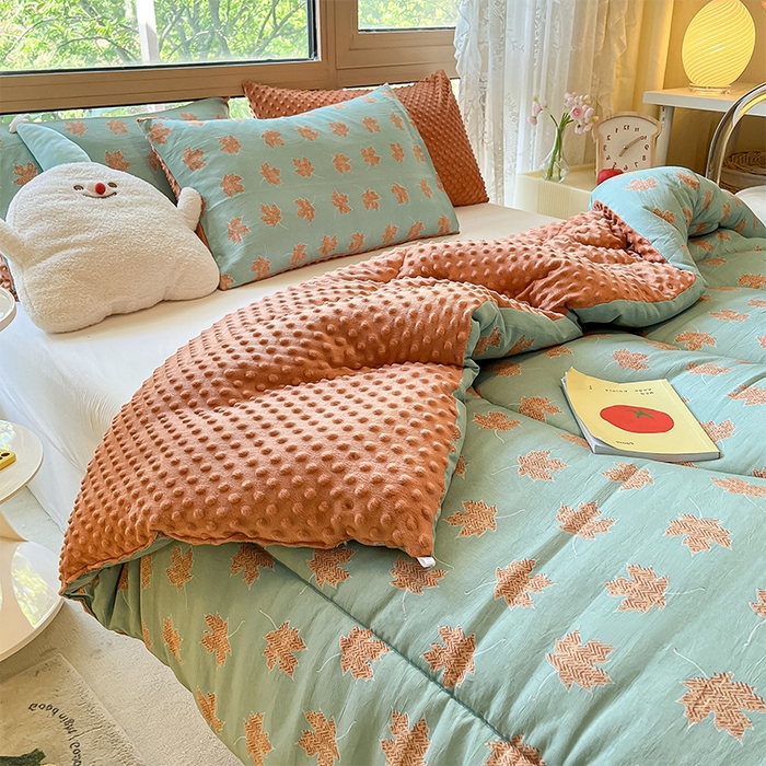 91家纺网 家纺一手货源 找家纺 雅蔓依 2025新款水洗棉麻3D豆豆绒冬被 枫叶情