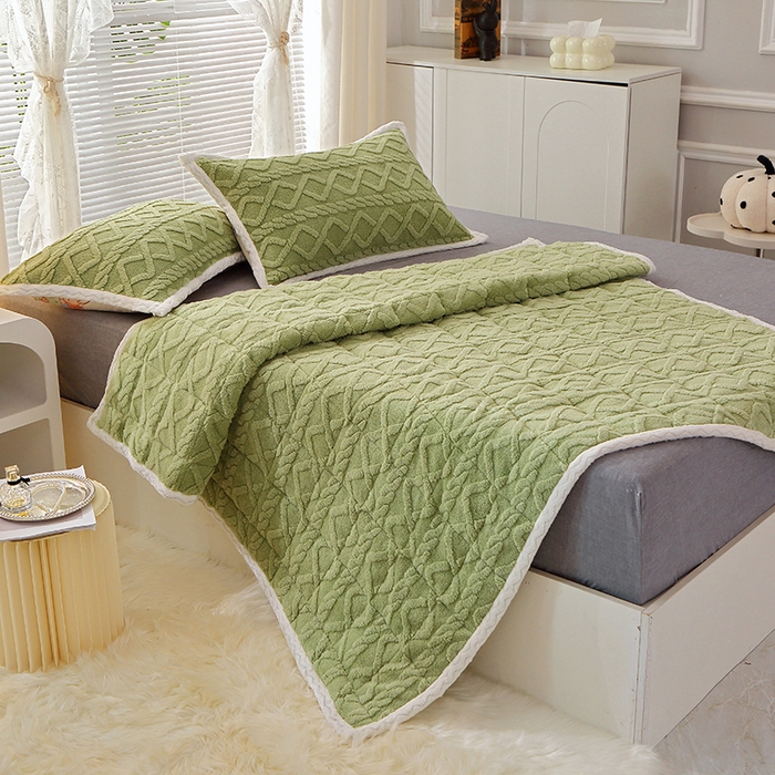 91家纺网 家纺一手货源 找家纺 牛魔王家居 2023新款塔芙绒床垫软床垫可机洗薄垫 绿色