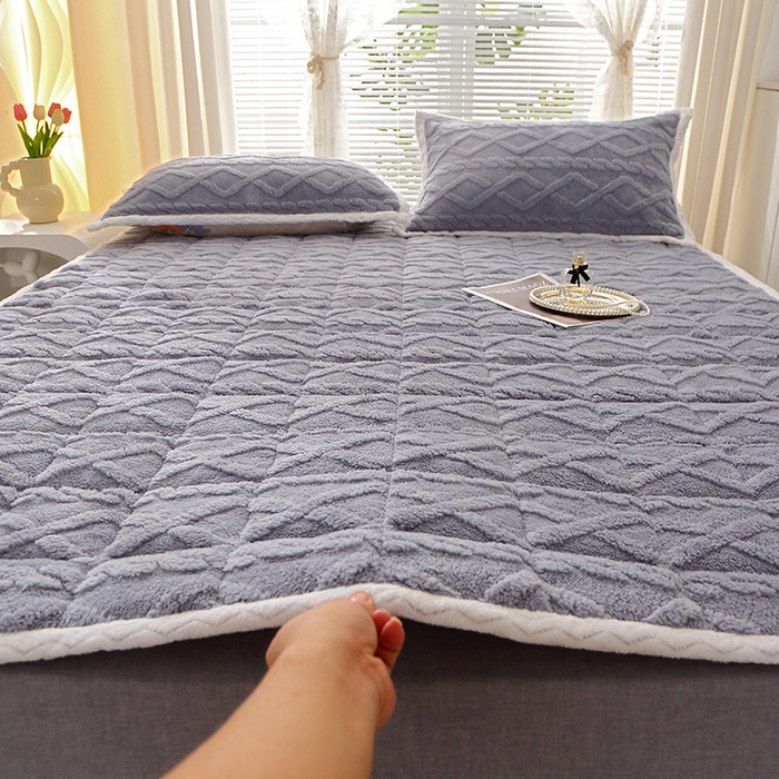 91家纺网 家纺一手货源 找家纺 牛魔王家居 2023新款塔芙绒床垫软床垫可机洗薄垫 灰色