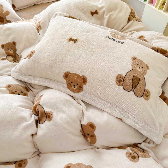 91家纺网 家纺一手货源 找家纺 呗旺鹿 2023新款高克重加厚印花牛奶绒四件套直播 淘气熊