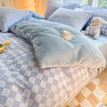 91家纺网 家纺一手货源 找家纺 雅居纺家纺 2023新款立体雕花牛奶绒幸运花系列 幸运花-蓝