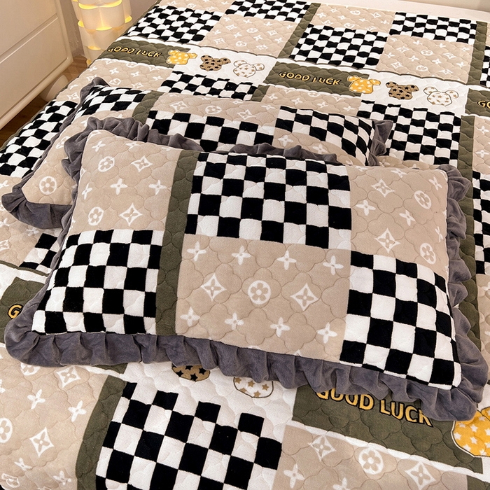 91家纺网 家纺一手货源 找家纺 美达 2025新款A类牛奶绒夹棉床盖 夏日物语