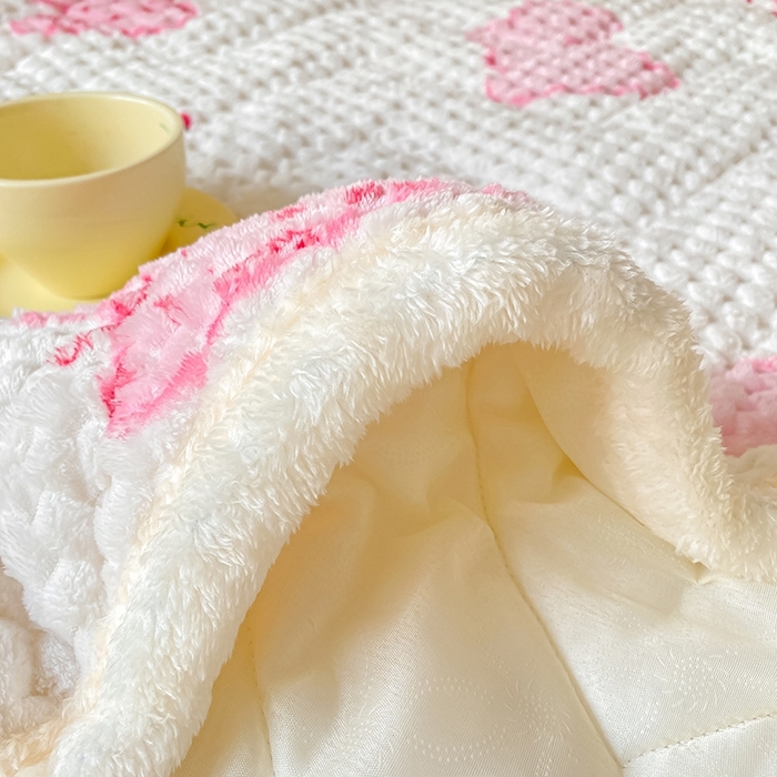 91家纺网 家纺一手货源 找家纺 澳梵家居 2023新款豆豆绒夹棉床护垫 一只兔兔