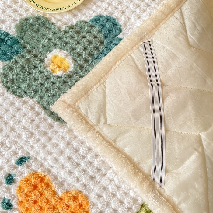 91家纺网 家纺一手货源 找家纺 澳梵家居 2023新款豆豆绒夹棉床护垫 绿色心情