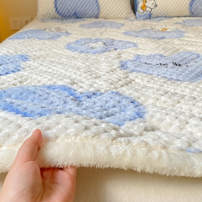 91家纺网 家纺一手货源 找家纺 澳梵家居 2023新款豆豆绒夹棉床护垫 爱的抱抱