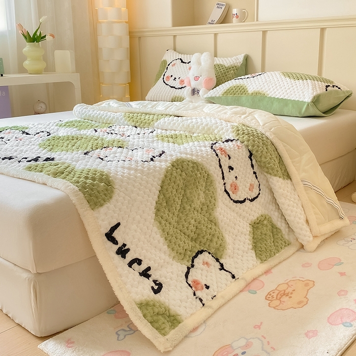 91家纺网 家纺一手货源 找家纺 澳梵家居 2023新款豆豆绒夹棉床护垫 幸运小熊